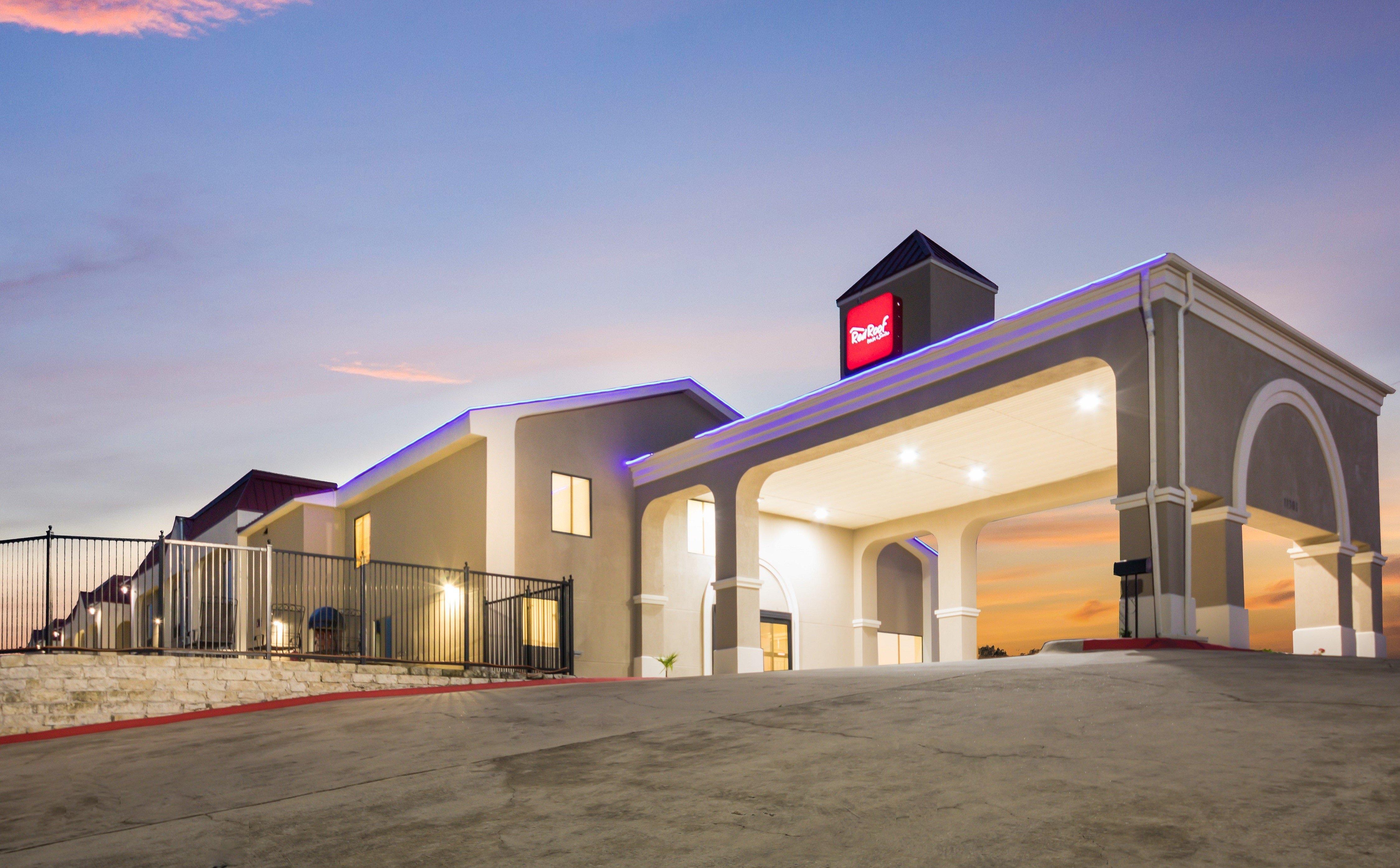 Red Roof Inn & Suites Austin East - Manor Dış mekan fotoğraf