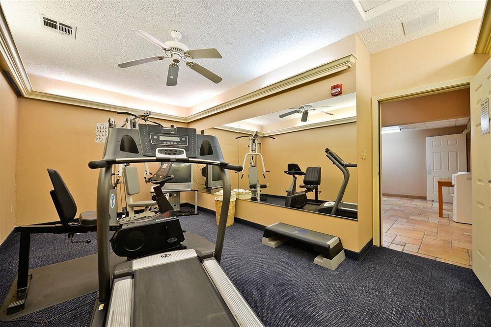 Red Roof Inn & Suites Austin East - Manor Konforlar fotoğraf