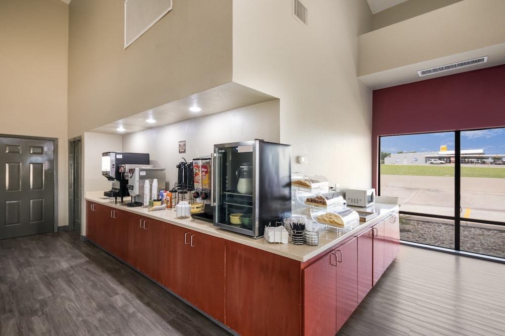 Red Roof Inn & Suites Austin East - Manor Dış mekan fotoğraf