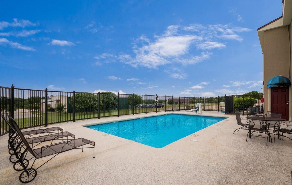Red Roof Inn & Suites Austin East - Manor Dış mekan fotoğraf