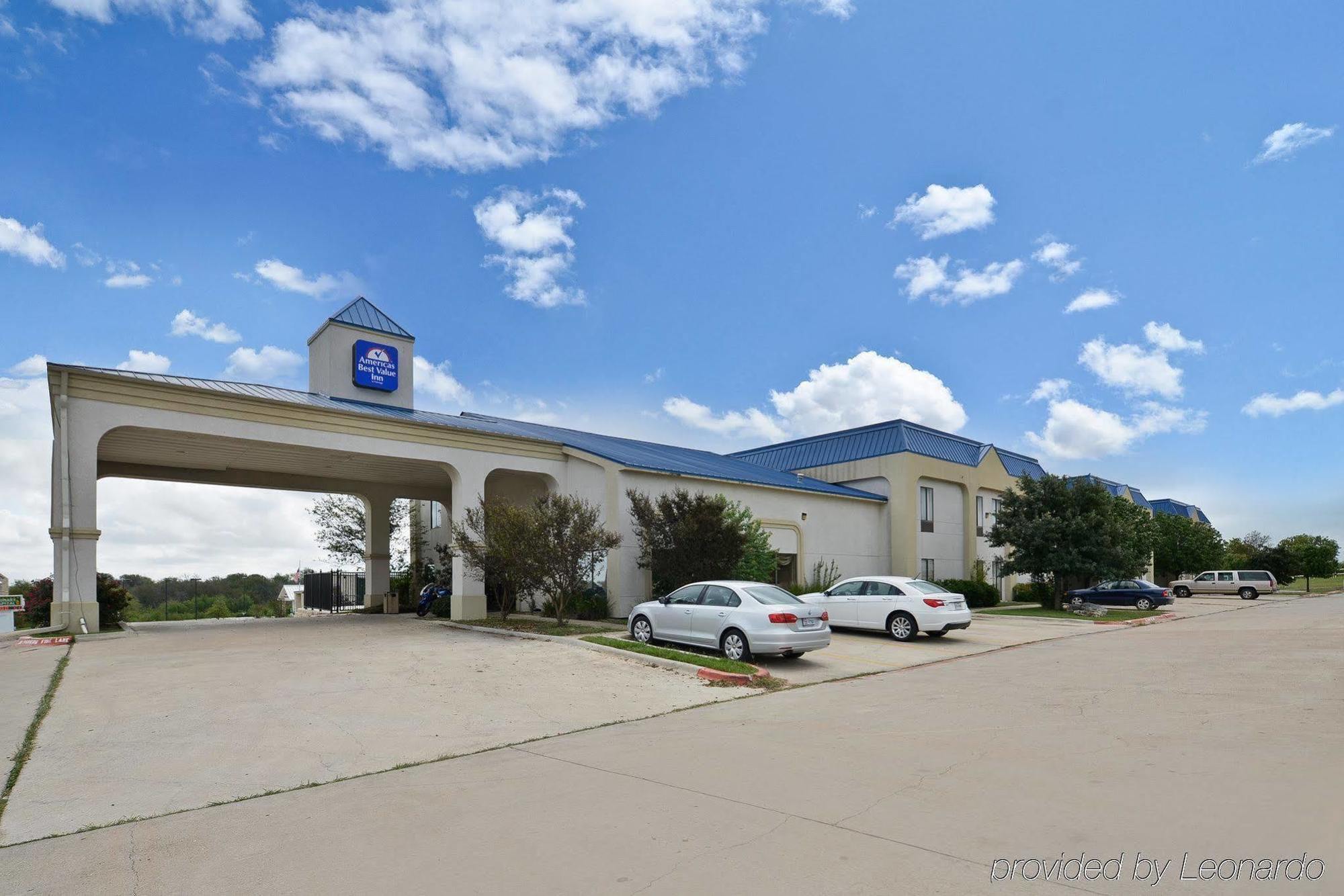 Red Roof Inn & Suites Austin East - Manor Dış mekan fotoğraf