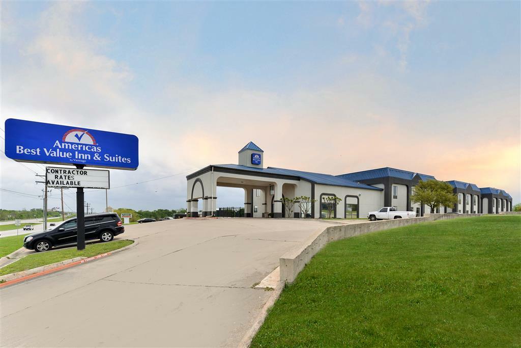Red Roof Inn & Suites Austin East - Manor Dış mekan fotoğraf