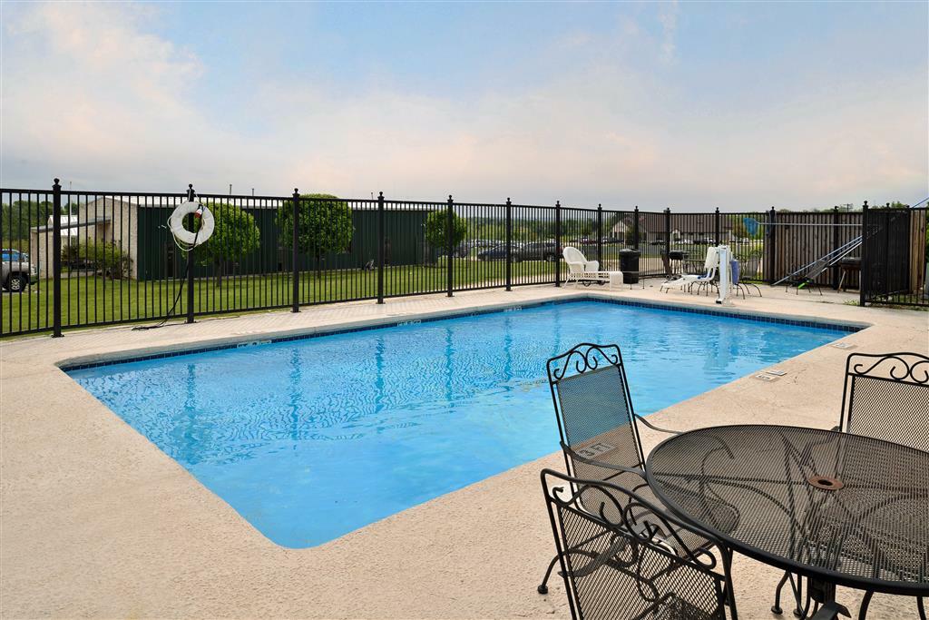 Red Roof Inn & Suites Austin East - Manor Konforlar fotoğraf