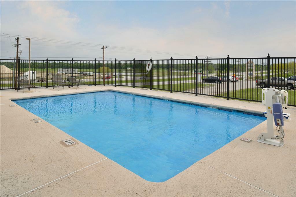Red Roof Inn & Suites Austin East - Manor Konforlar fotoğraf